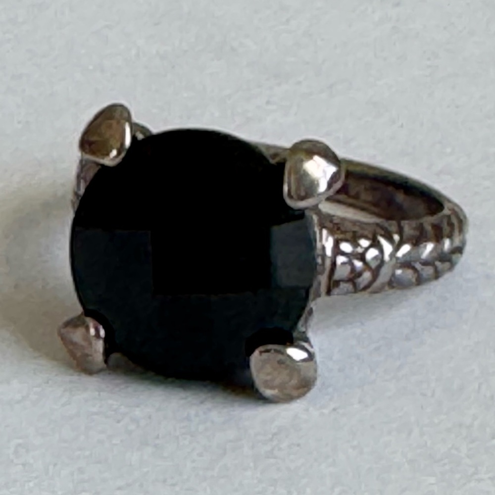 Elegant Black Stone Silver Ring